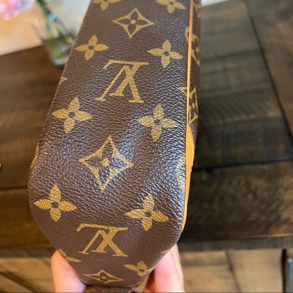 Compeigne 28 Toiletry Monogram Clutch - Picture 7 of 16